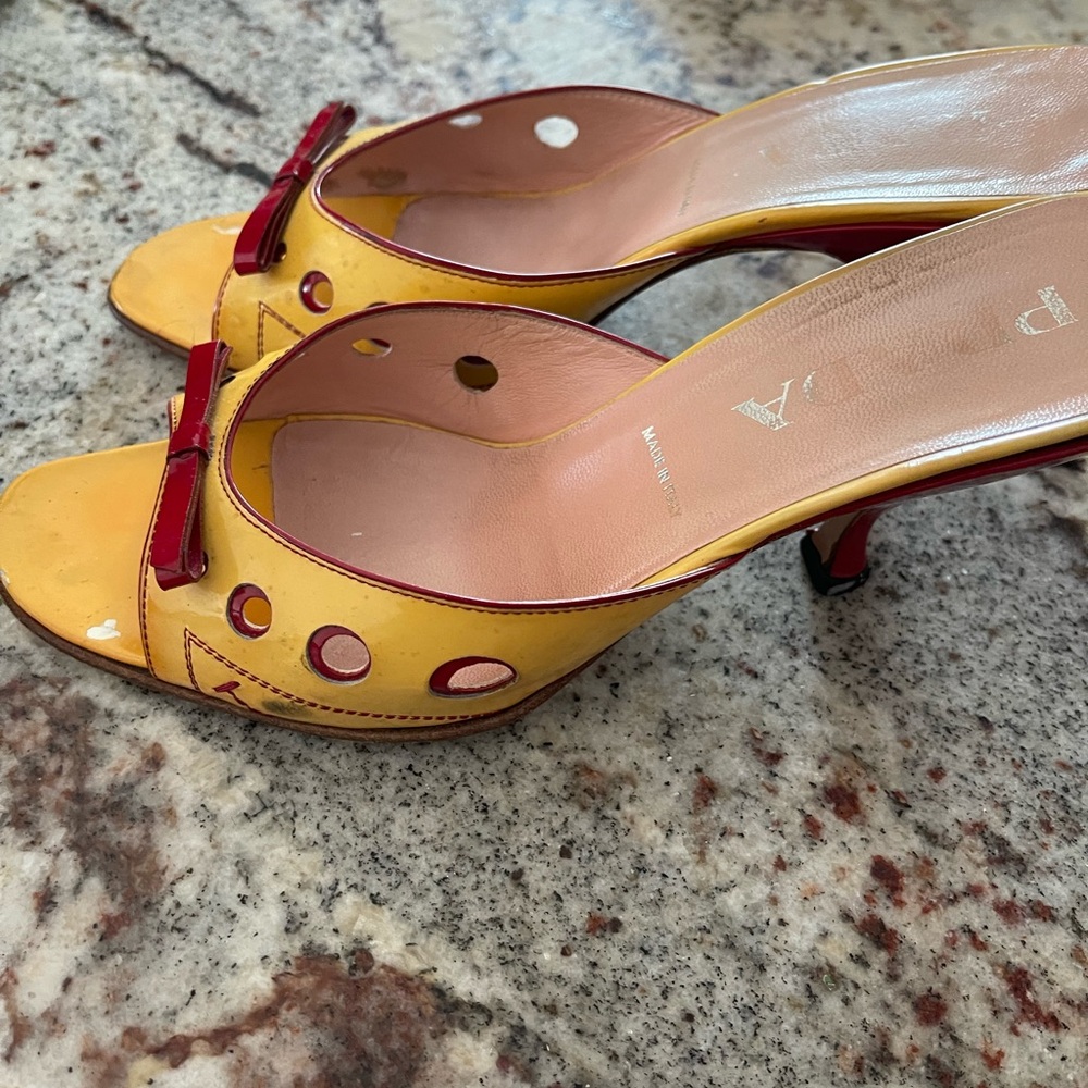 Prada sandals shoes used like new